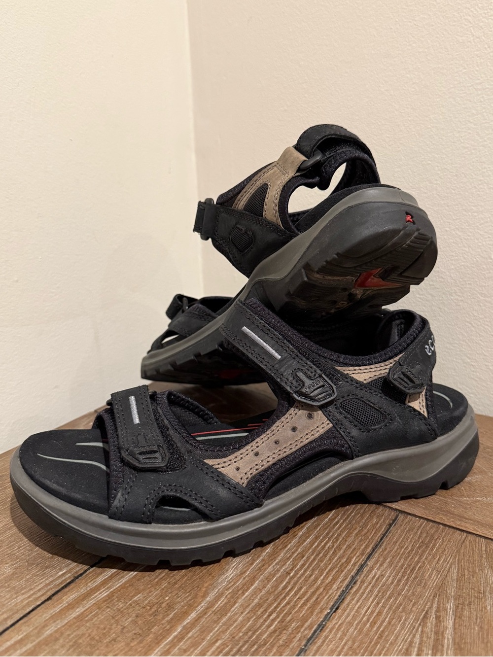 ECCO Sport Womens Yucatan Offroad Sandals EU 39 US 8-8.5 Black Leather EUC